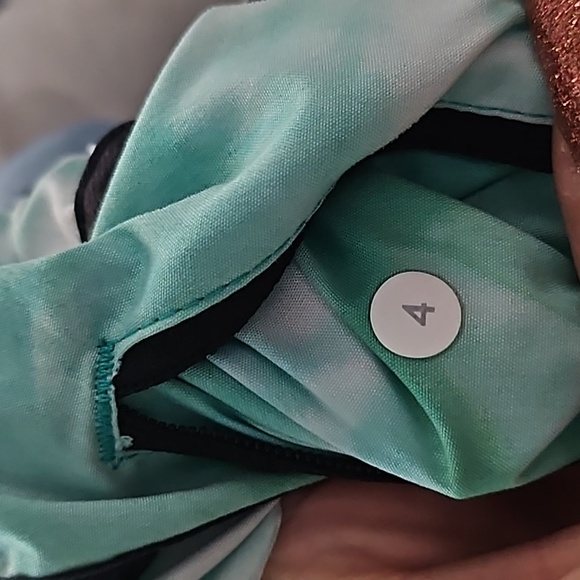 Lululemon shorts size 4 - Picture 3 of 5